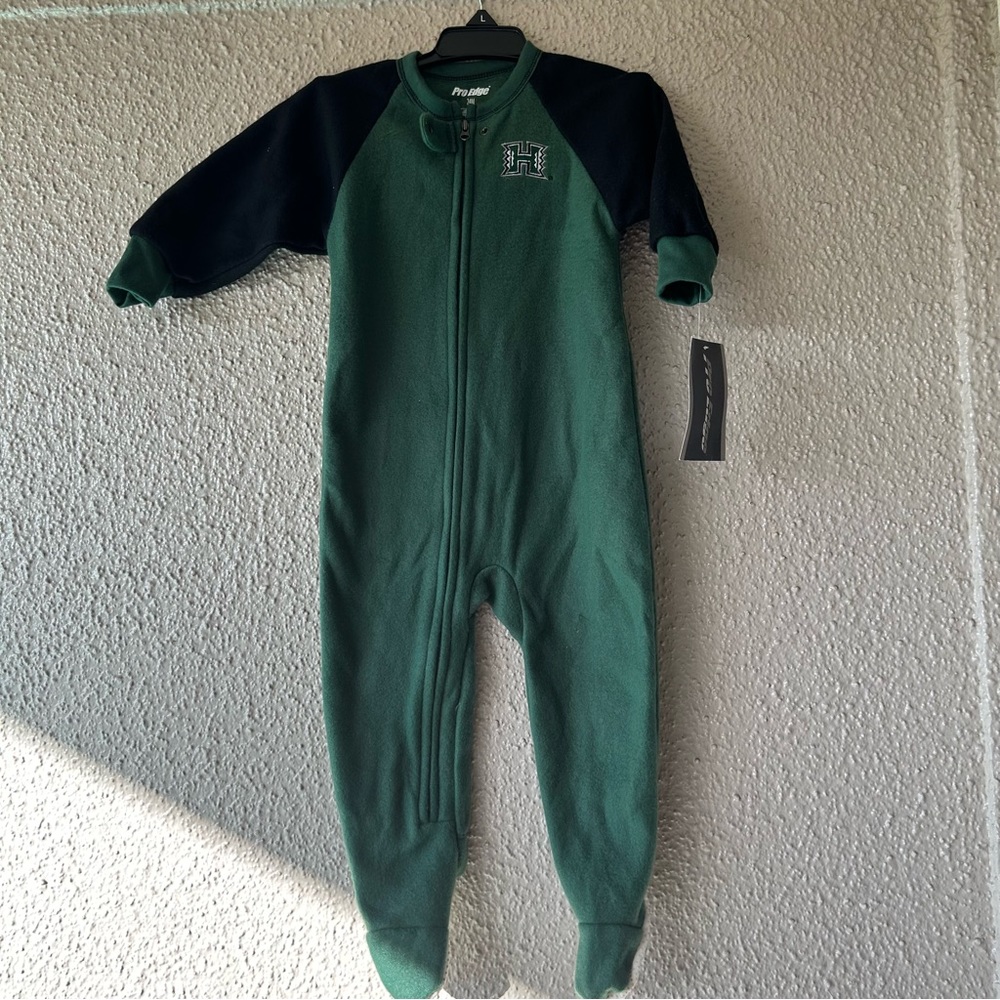 University of Hawaii 24months baby onesies footies Green and black NWT